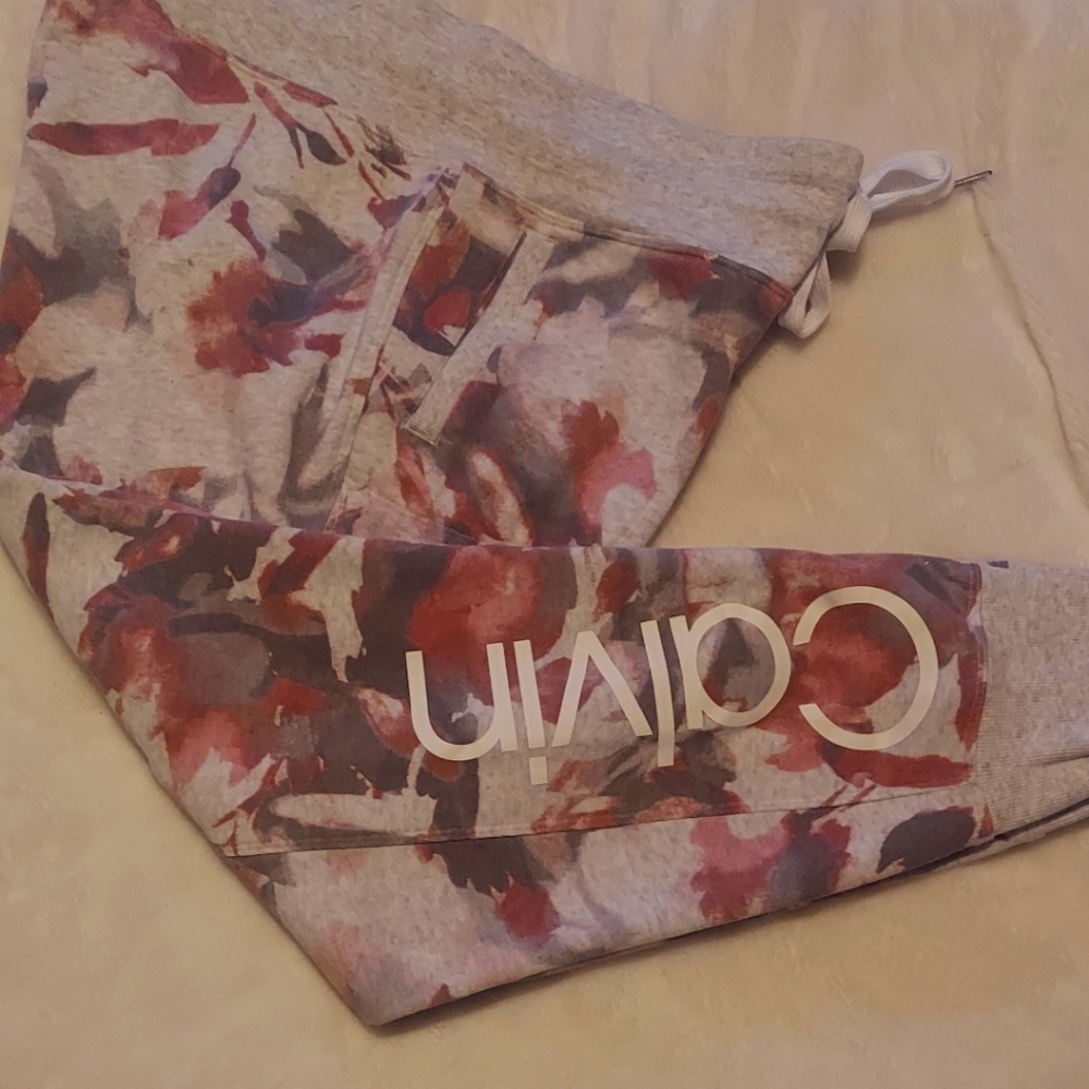 NWOT Calvin Klein L  Floral sweatpants